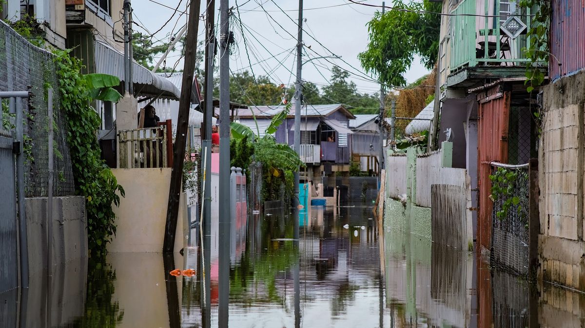 Hurikán Fiona zasáhl ostrovy Turks a Caicos, Portoriko se vzpamatovává